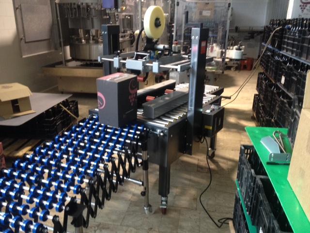 Easytape SABAT.jpg Linea di nastratura scatole - Azienda vitivinicola - Casola (NA)